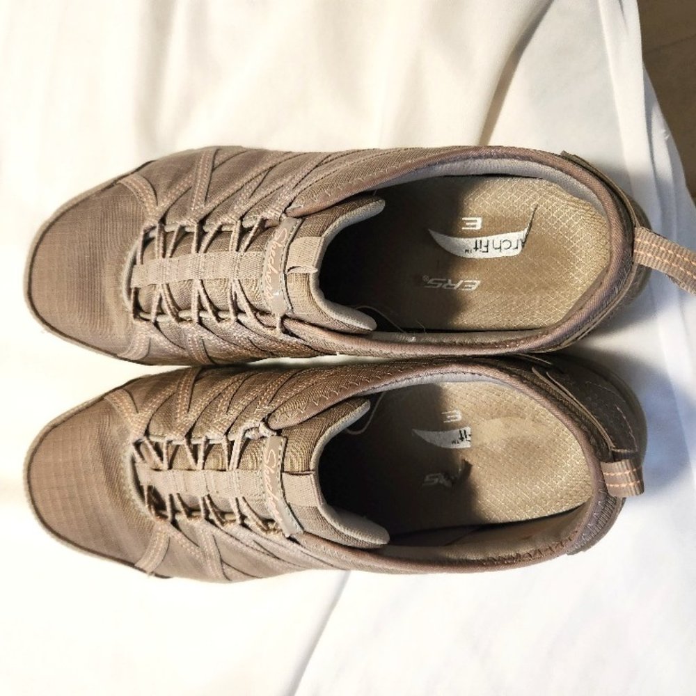 Skechers